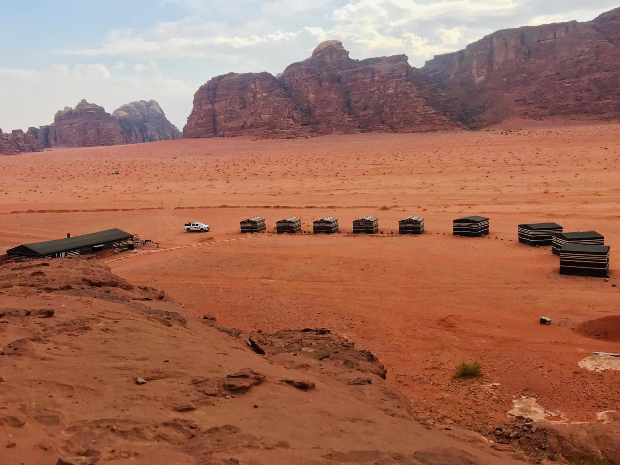 Sand And Stone Camp - Wadi Rum Desert Екстер'єр фото