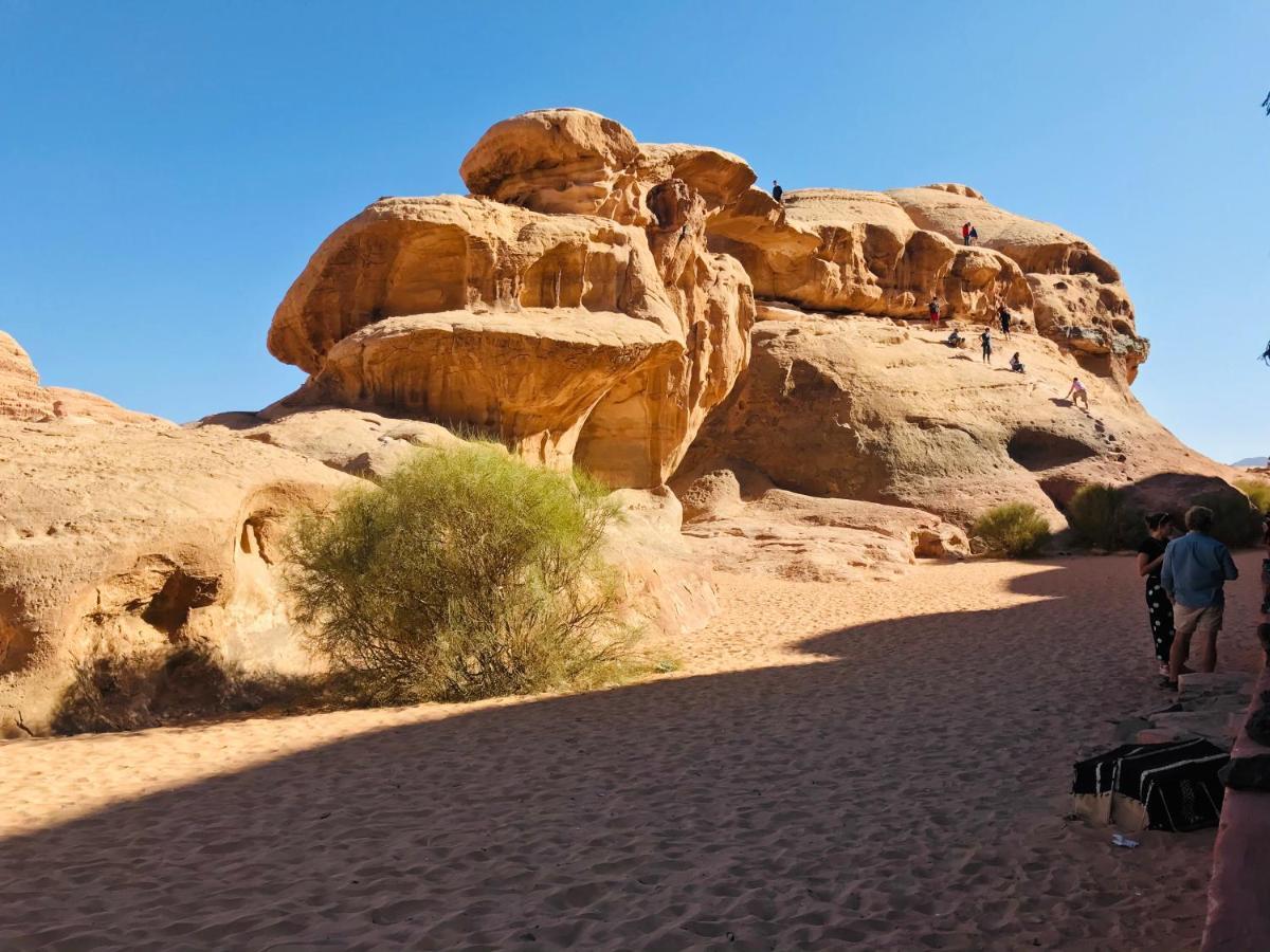 Sand And Stone Camp - Wadi Rum Desert Екстер'єр фото